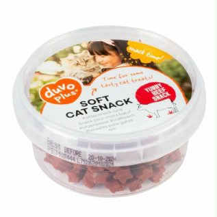 Duvo Plus Soft Pretty Salmon & Turkey Cat Snack 100g in a clear resealable jar. Semi-moist salmon and turkey cat treats visible inside the Duvo Plus 100gm jar .Close-up of the heart-shaped soft pretty cat snacks showing the salmon and turkey texture. Happy cat being rewarded with a soft chewy cat treat during training